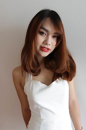 22 domain aged Thai ladyboy gets made up for her date together with a facial from her migrant join up