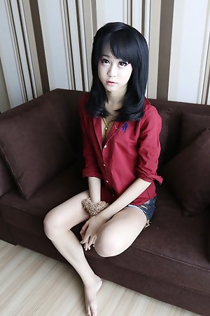 19yo take charge Thai shemale nonnude striptease for white traveller